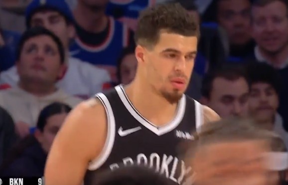 星空体育官网下载-拔哥首球！小迈克尔·波特兜出来弧顶干拔三分 前4投全铁